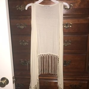 🔆3/$15 fringe sleeveless cardigan